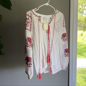 Velzera | NWT Off-White Embroidered Blouse